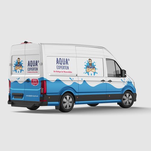 Weißer Transporter Fahrzeugbeschriftung Aqua Experten Logo