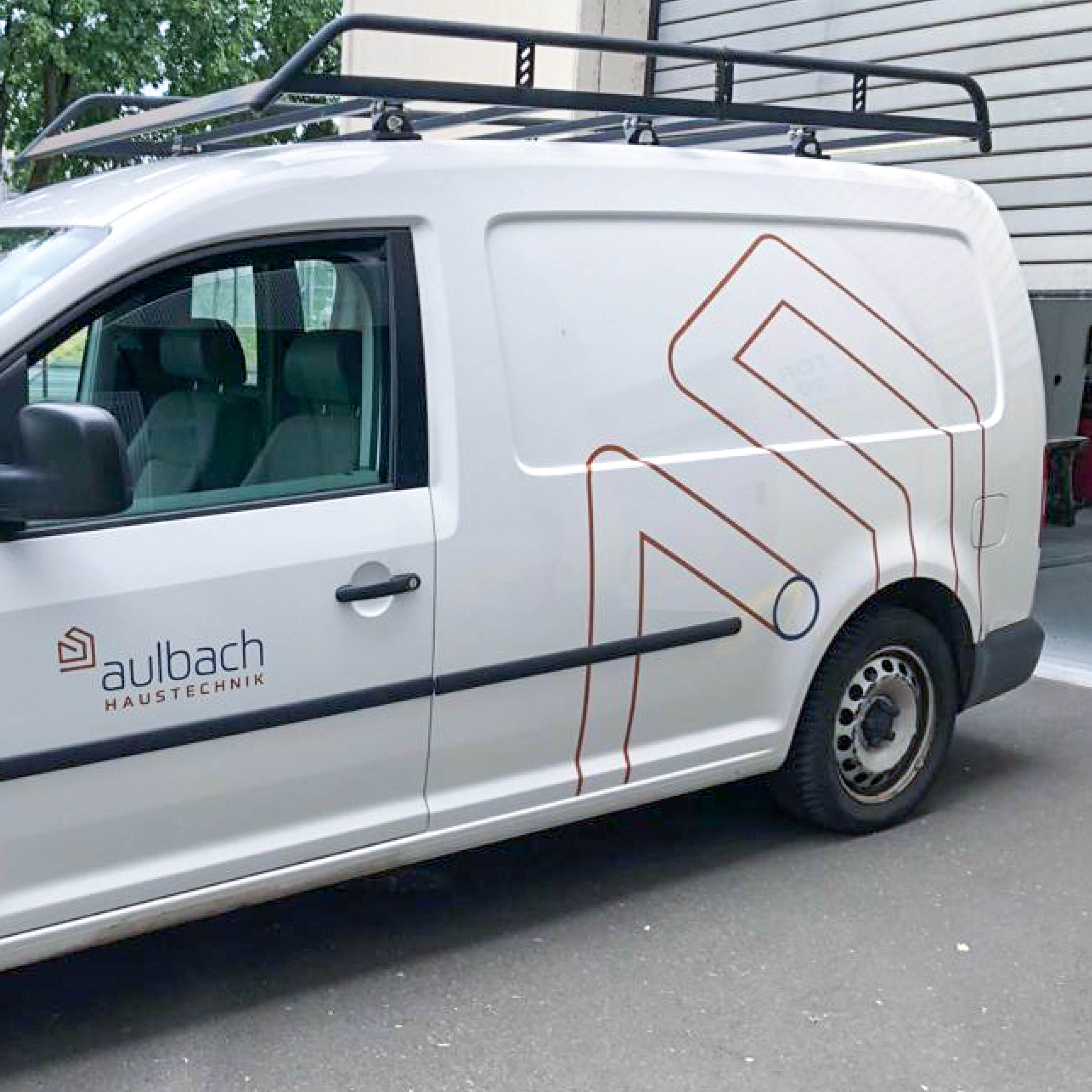 Fahrzeugbeschriftung von Aulbach Haustechnik im neuen Corporate Design