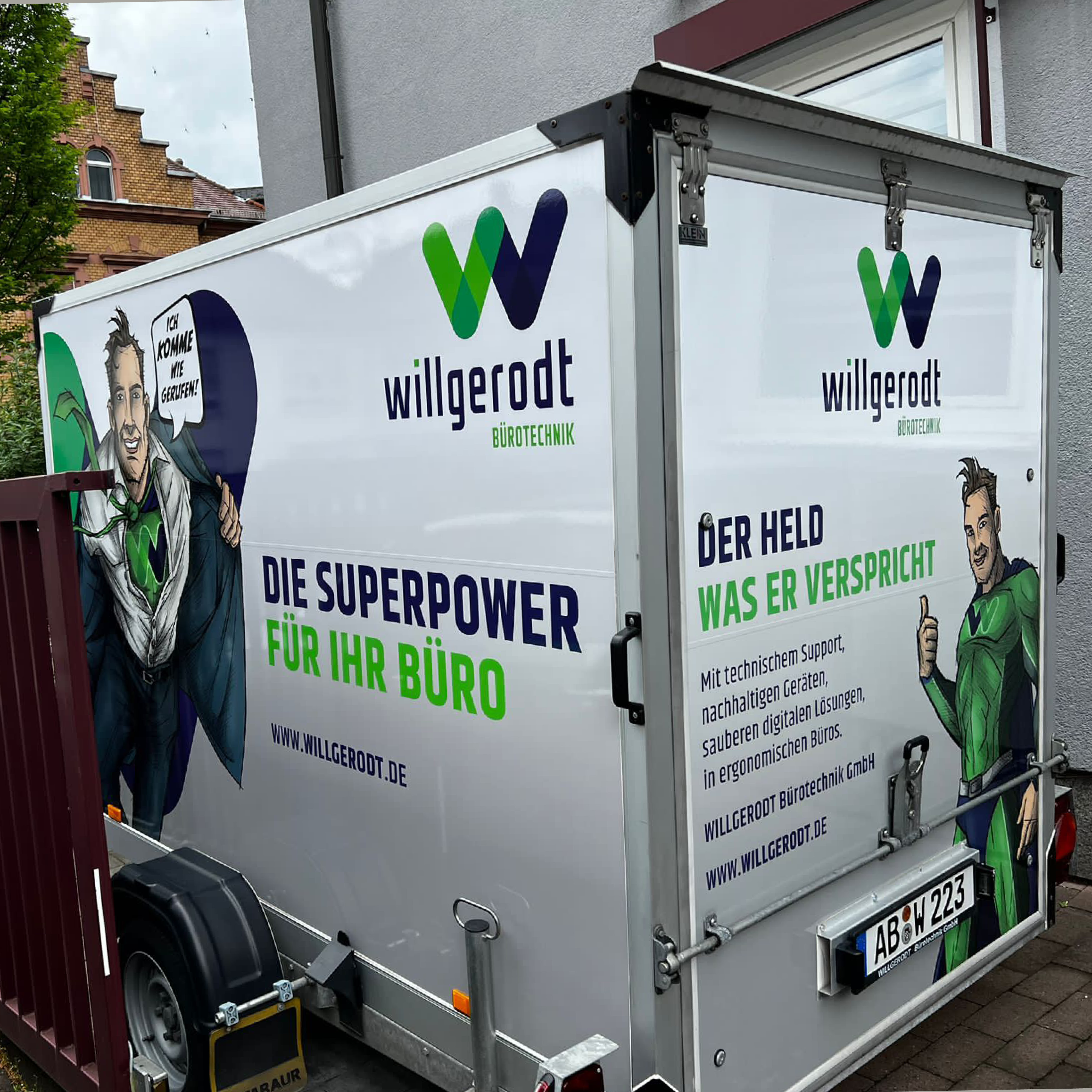 Fahrzeugbeschriftung von Willgerodt Bürotechnik mit Superhelden-Motiv