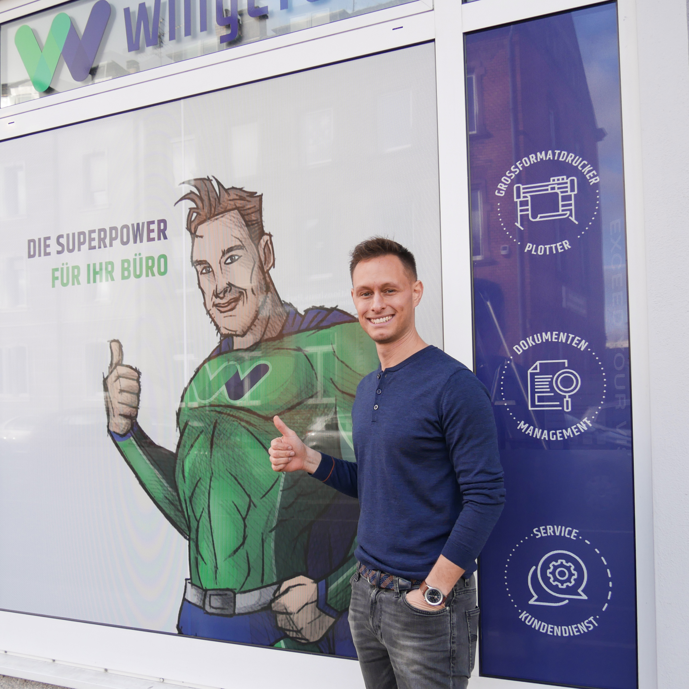 Schaufenstergestaltung von Willgerodt mit Superpower-Konzept für Bürotechnik
