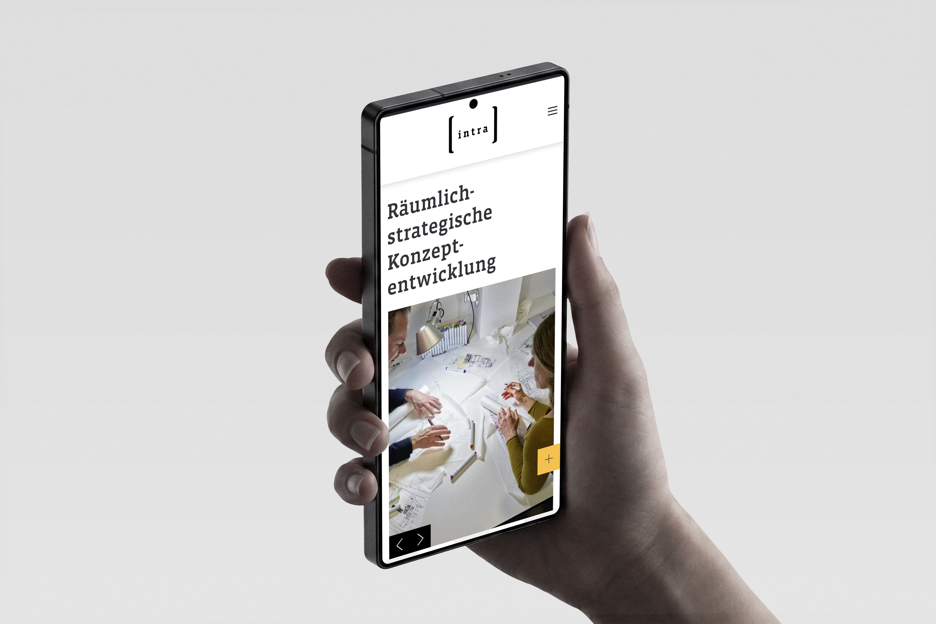 Smartphone-Vorschau der d-intra Website – Branding und Webdesign für Architekten